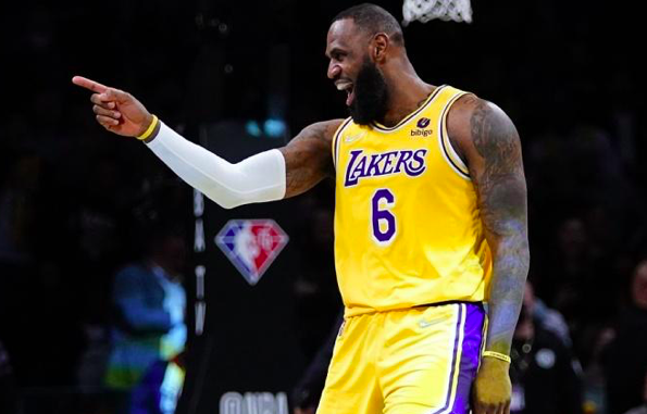  快船乔治复出首战砍下28+8+6  