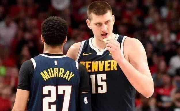  约基奇27+15+13，掘金登顶西部榜首  