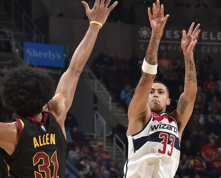  马尔卡宁三分手感火热爵士轻取活塞结束三连败困境